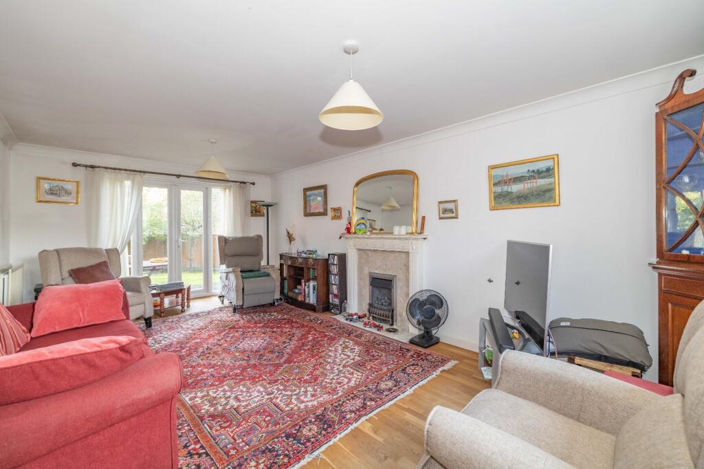 Myrtle Green, Ashford, Kent, TN23 photo 3