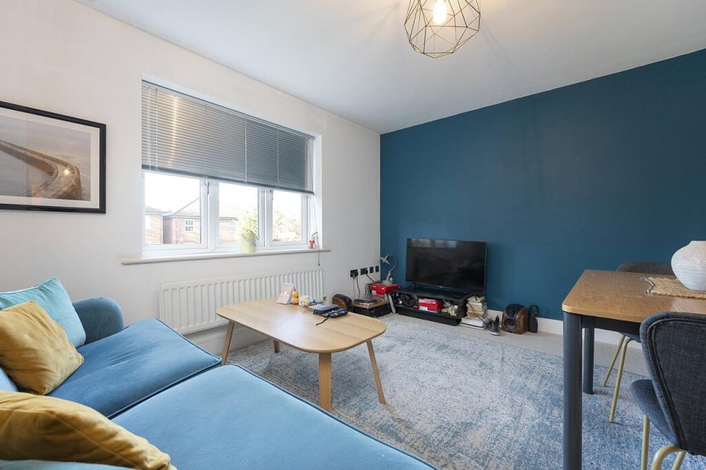 Apartment in Sutton - View 5