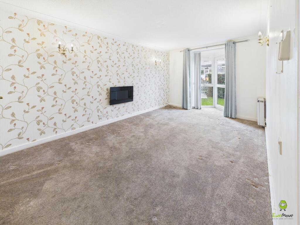 1-bed other on Woodville Grove, Welling, Kent, DA16, £150,000
