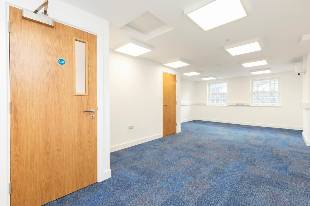 303A Whitechapel Road 11.jpg