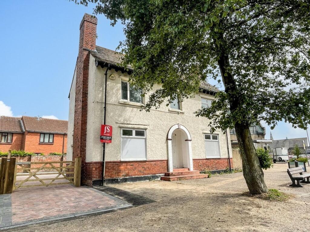 15 South Street, Lancing, BN15