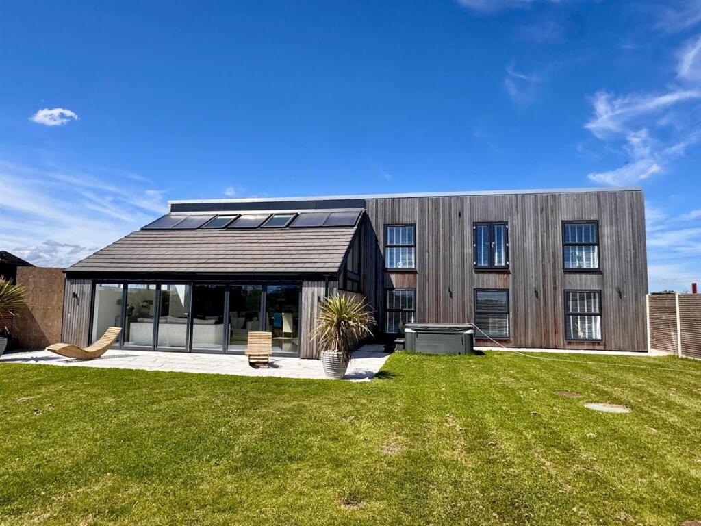 House in Walkington - View 3