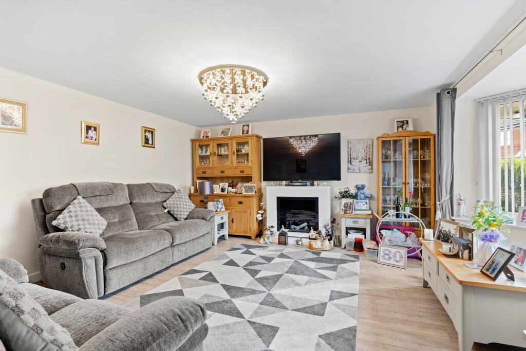 8 Telford Close, Bevere, Worcester.  WR3 7WS photo 4