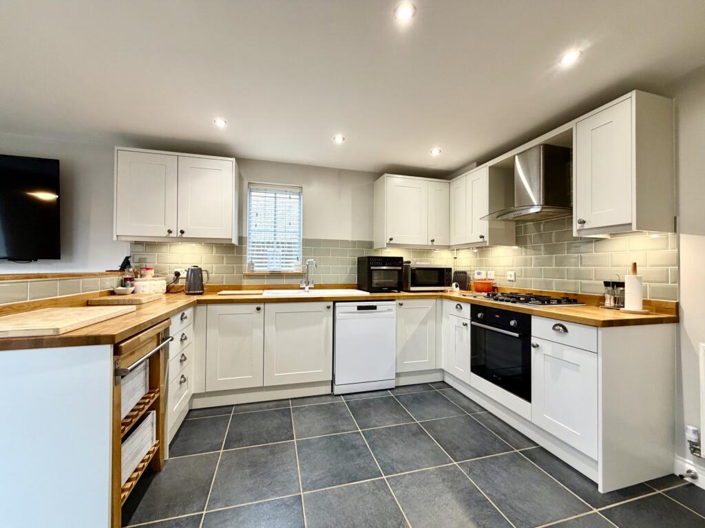 Longchamp Drive, Ely, Cambs photo 4