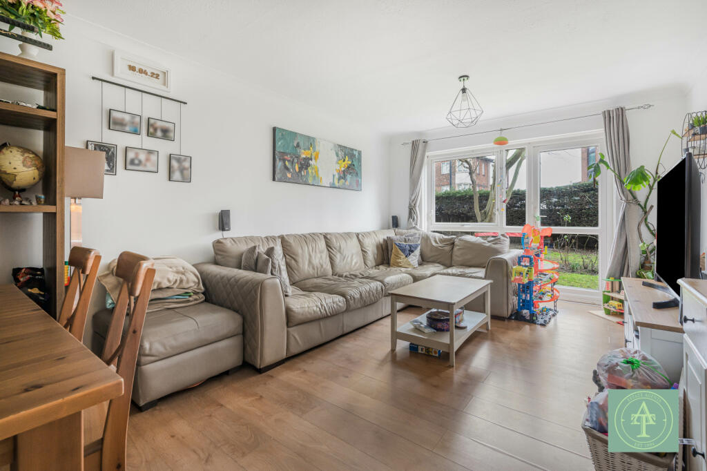 Grange Gardens, Southgate, London, N14 - View 2