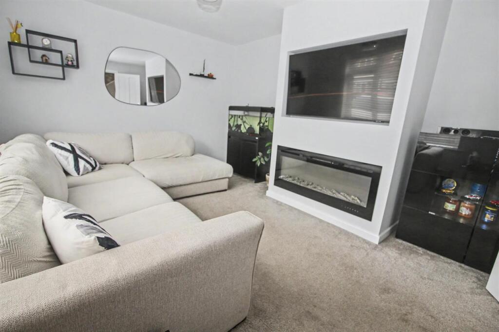 House in Milton Keynes, Bedford - View 2