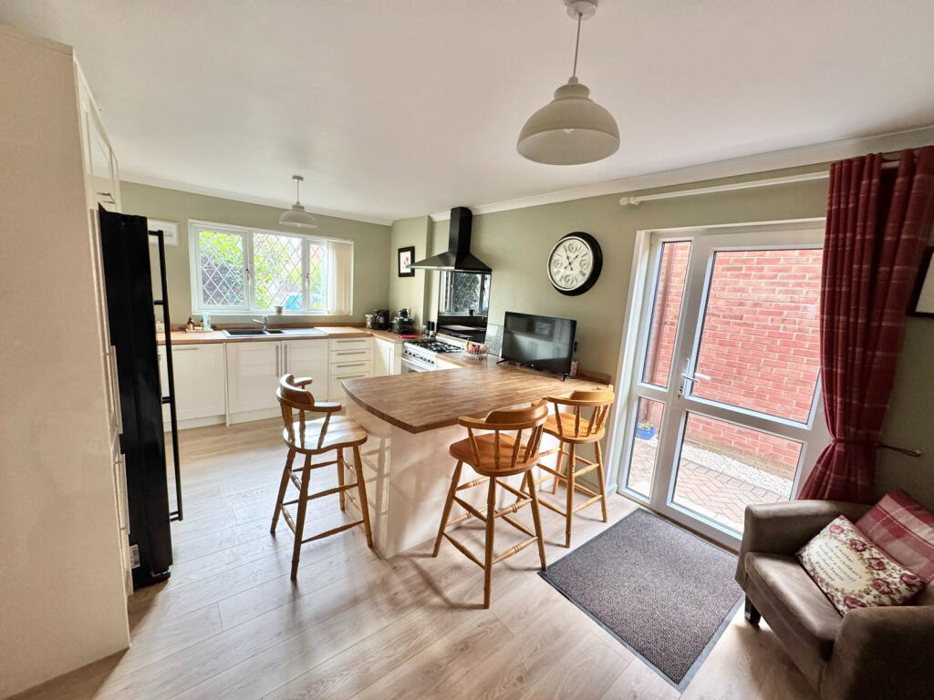 4 Long Park Drive, Woolwell, Plymouth photo 4