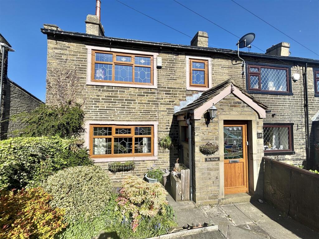 2-bed terraced on Towngate, Northowram, Halifax HX3, £200,000