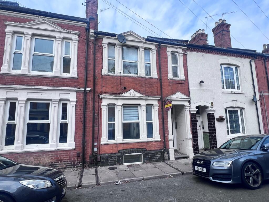 1-bed flat on Colwyn Road, The Mounts, NN1 3PZ, £105,000