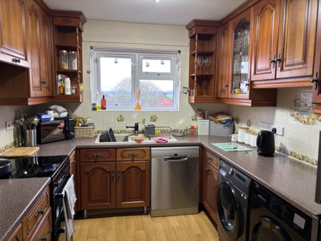 Challis Court, SP11 - View 2