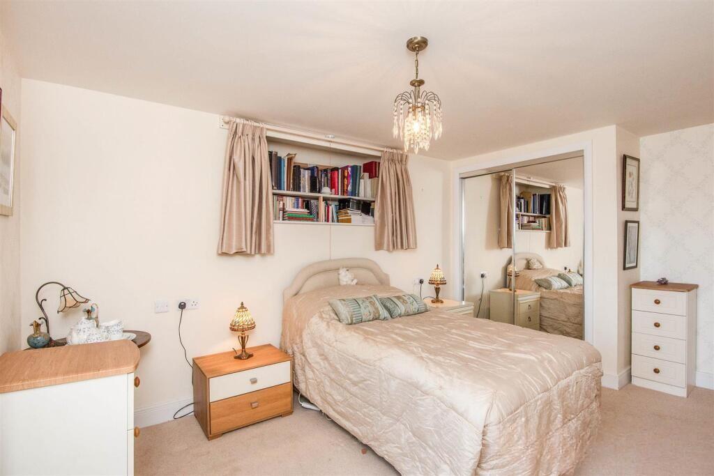 Apartment in Worcester - More
