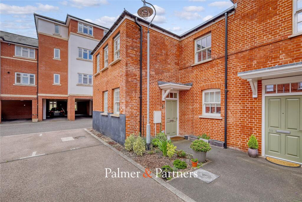 2-bed flat on Mary Munnion Quarter, Chelmsford, Essex, CM2, £280,000