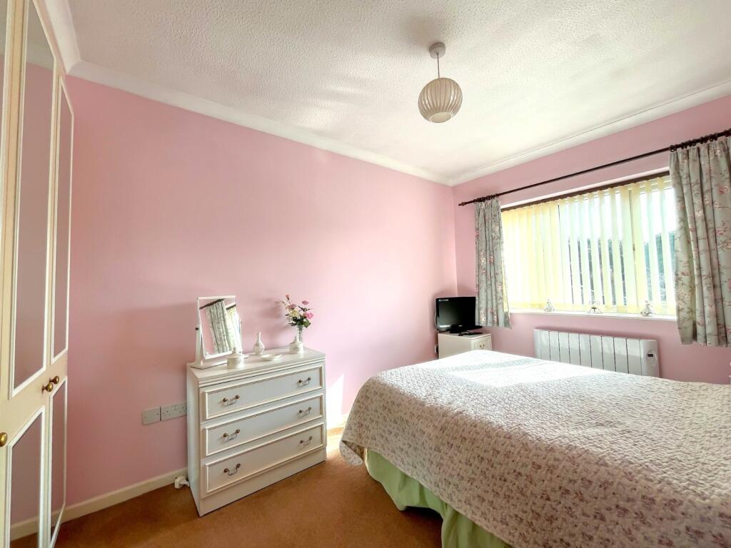 Kingshill Gardens, Nailsea, North Somerset, BS48 photo 4