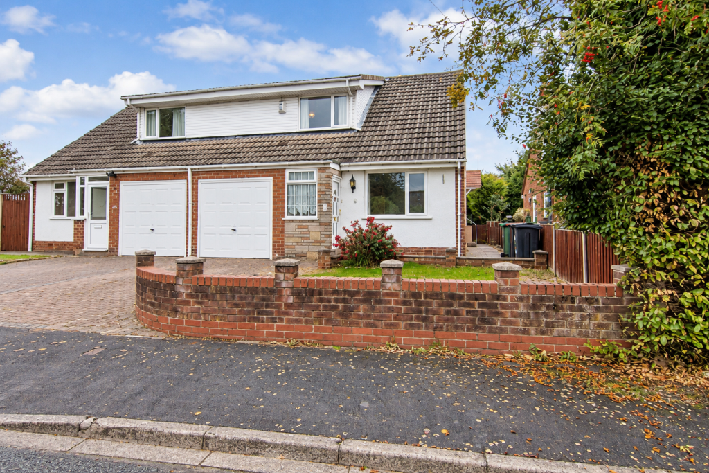 3-bed semi-detached on Lodge Drive, Moulton, £245,000
