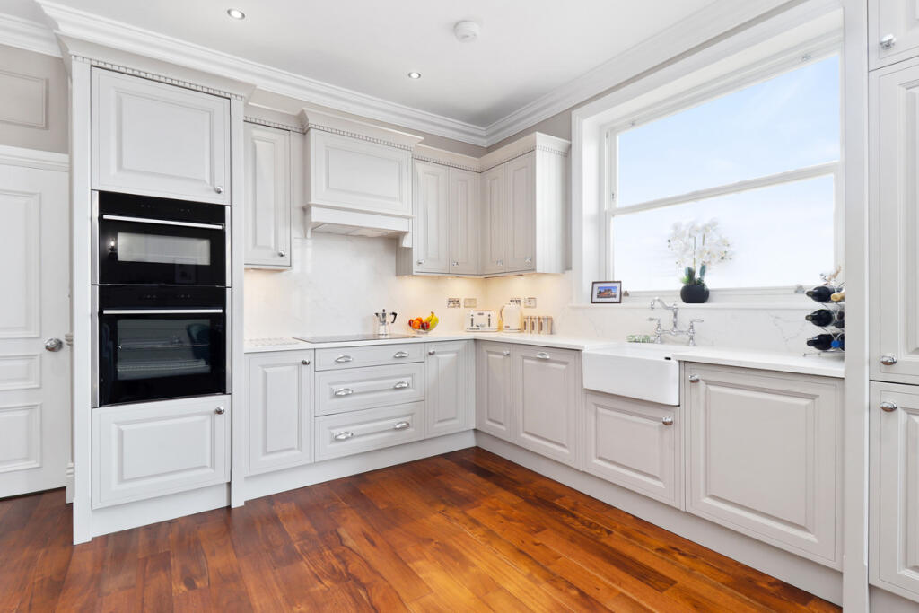 Apartment in Southend-on-Sea - View 5