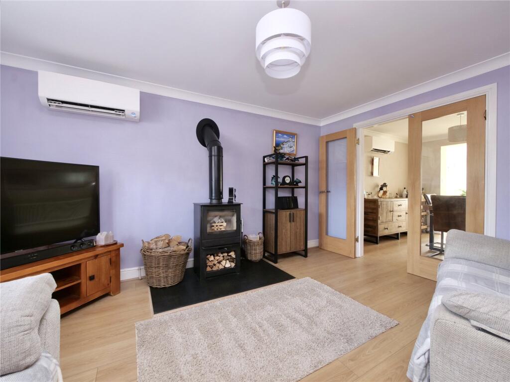 Four Bedroom Detached House, Pike Close, Glastonbury BA6 9PZ photo 4