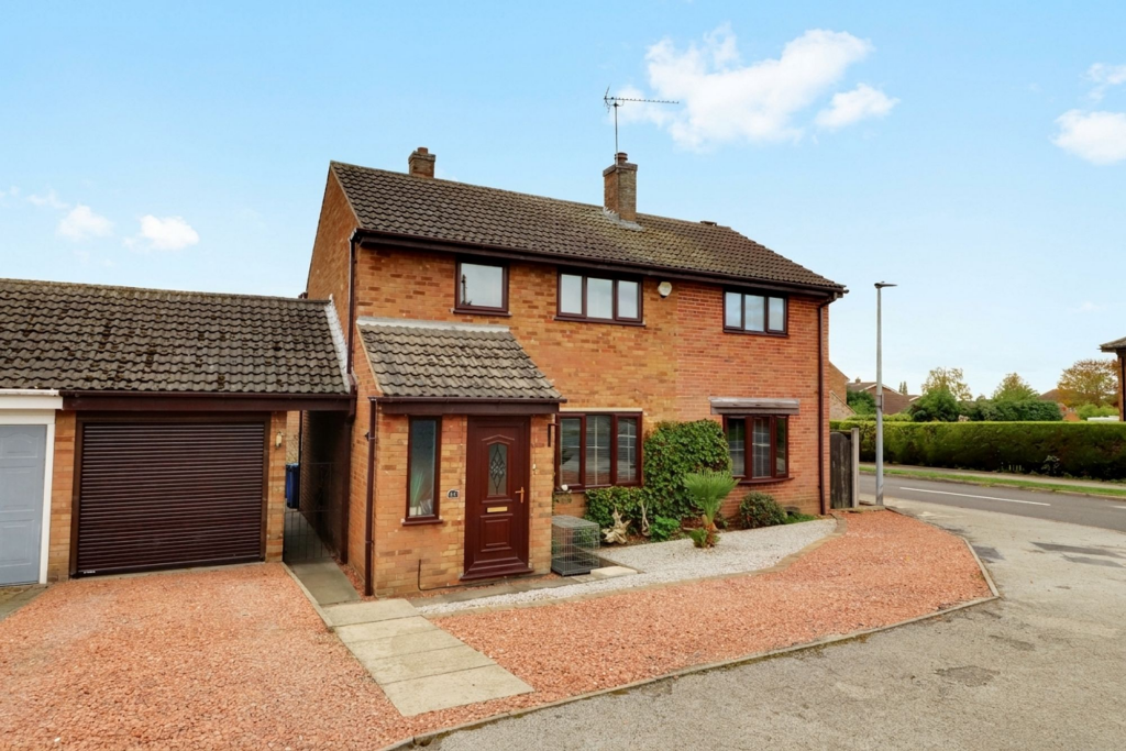 3-bed detached on Mill Road, Crowle, DN17, £325,000