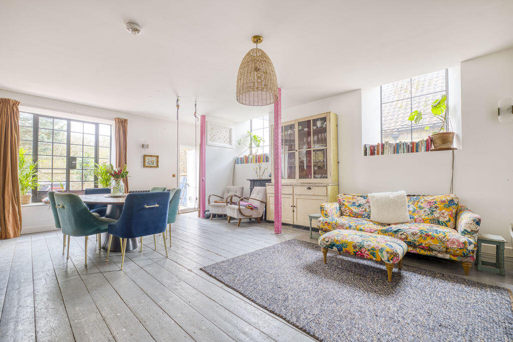 Additional image 2 of Unique 6 bedroom detached property on Bruton High Street