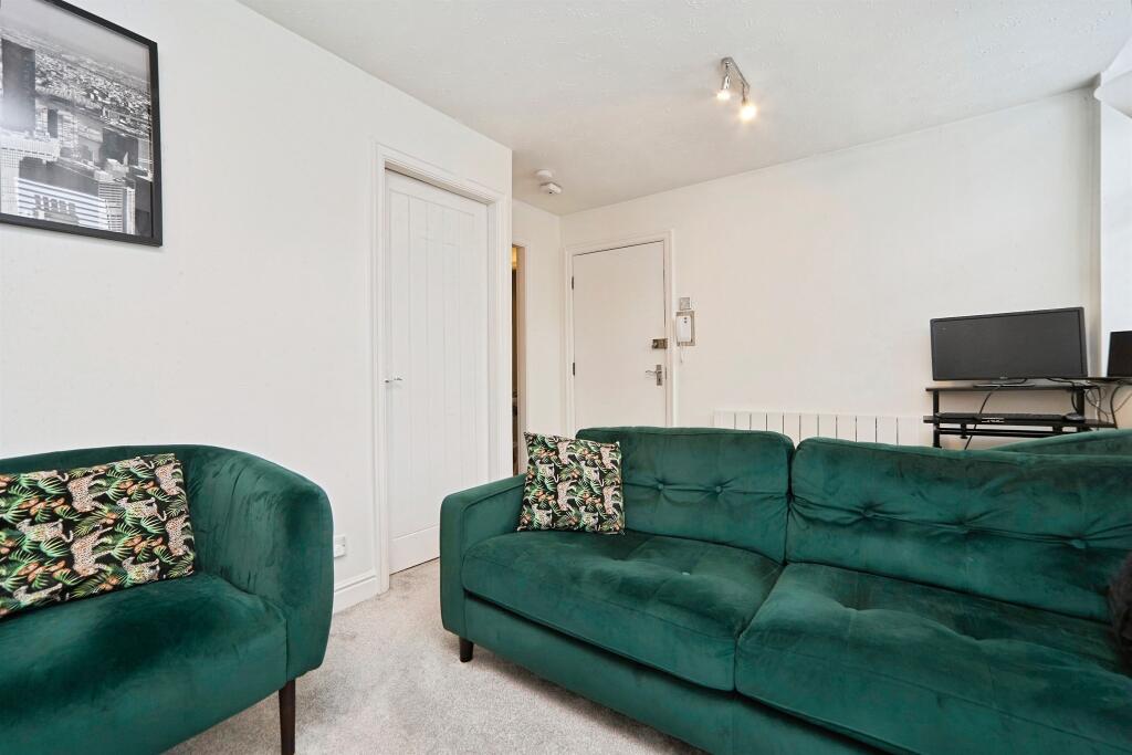 Apartment in Leeds - More