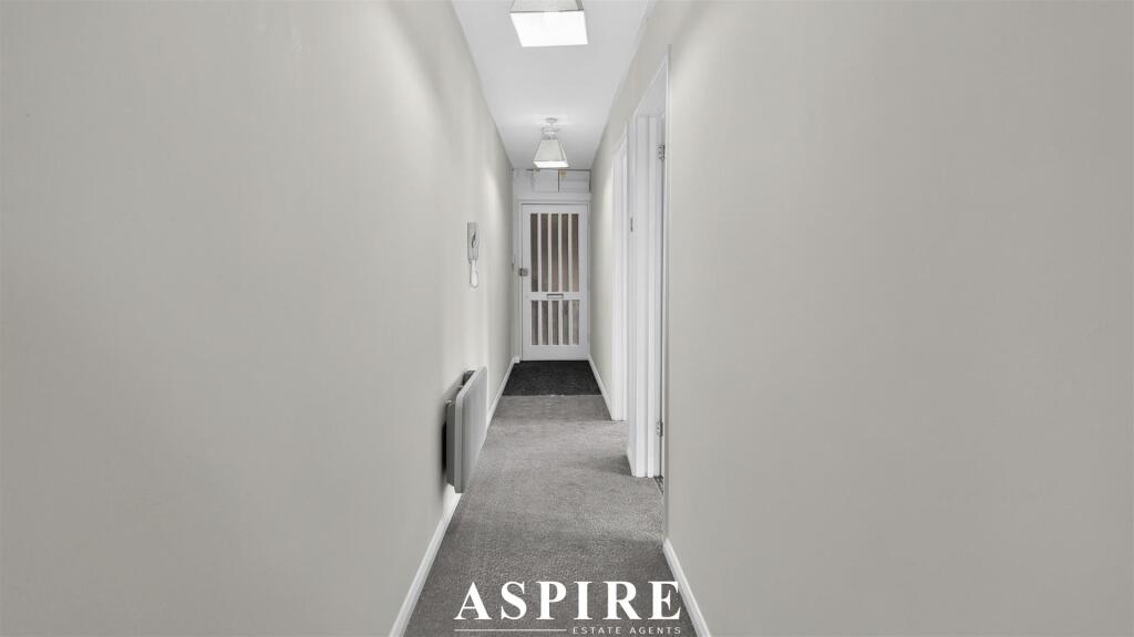 Apartment in Southend-on-Sea - View 3