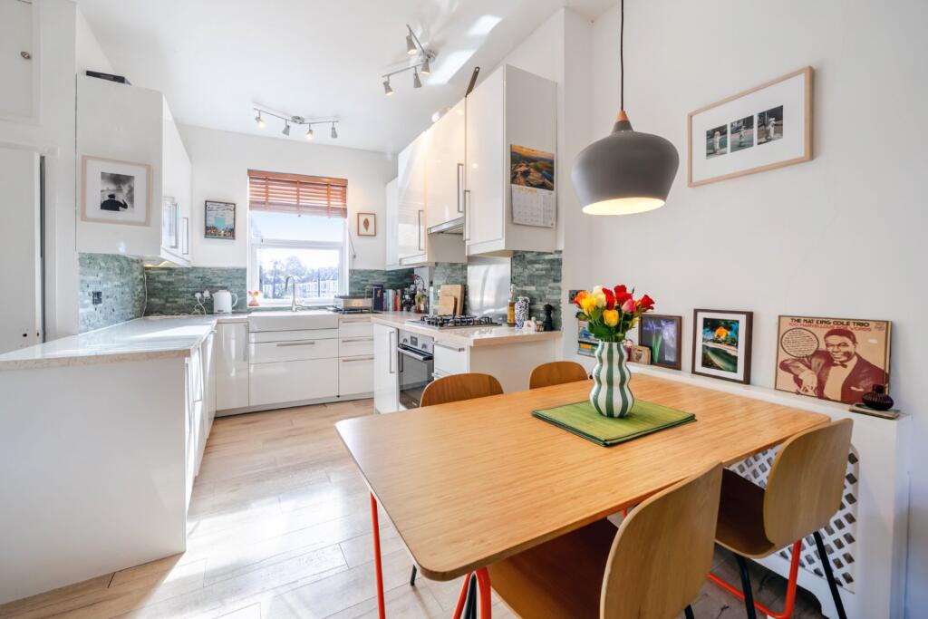 Apartment in London - View 3