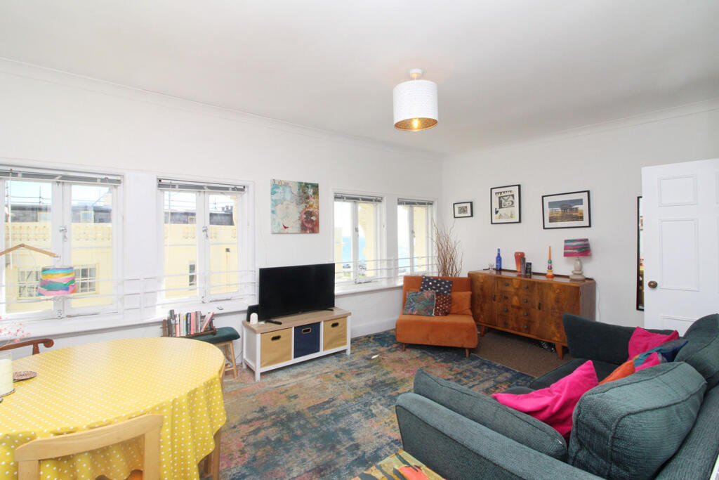 Apartment in Hove, Brunswick - View 4
