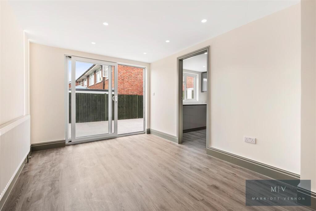 House in London, Beddington - View 4
