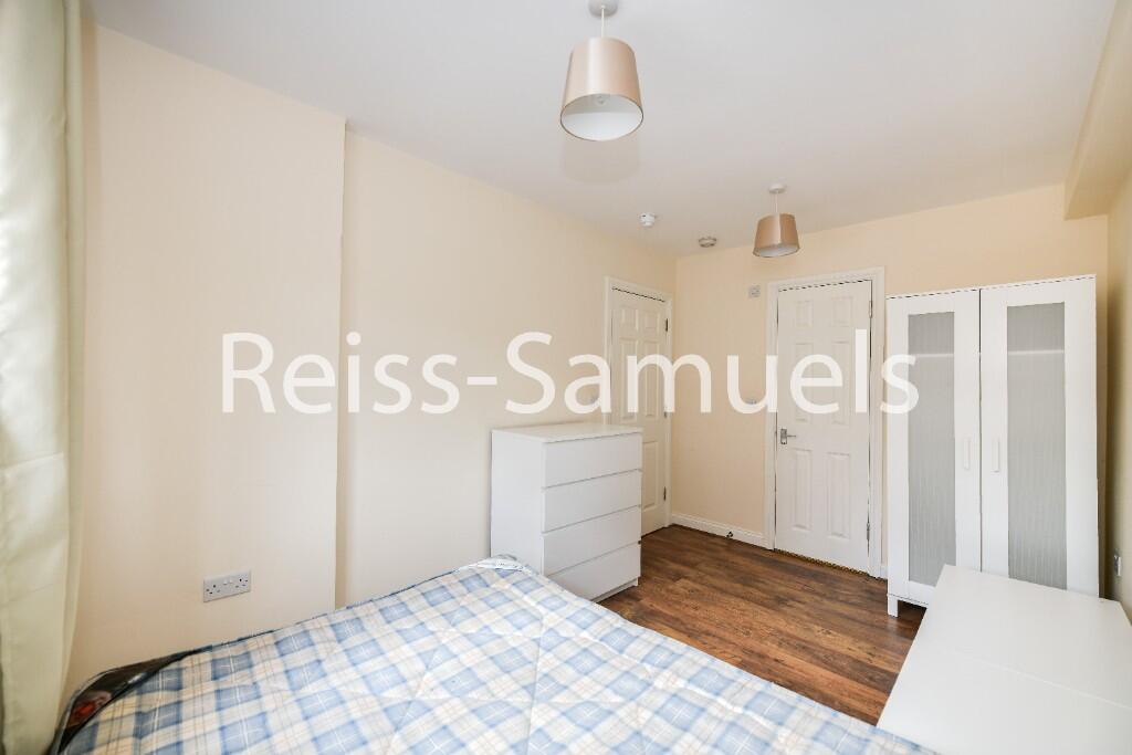 6 bedroom semi-detached house for rent