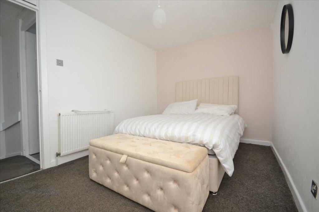 House in Cambuslang, Hallside - More