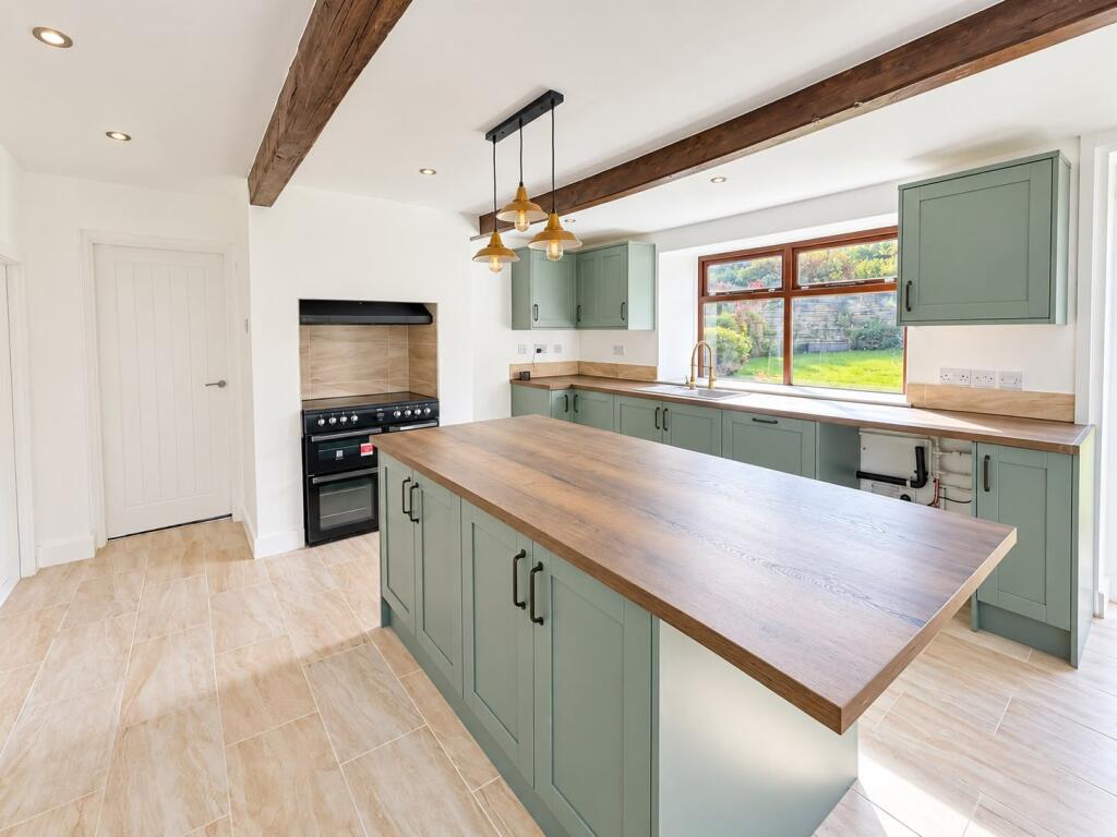 House in Bradford, Fairweather Green, Scholemoor - View 2