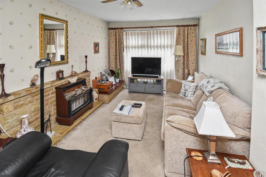 House in Northampton, North Northamptonshire - View 3