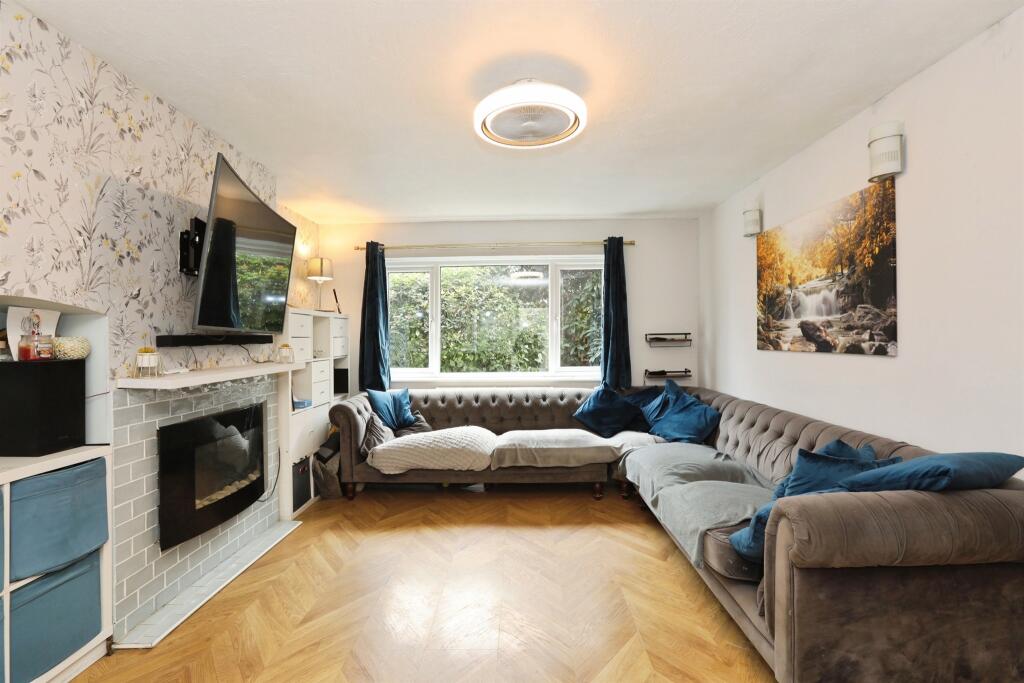 House in East Grinstead, Ashurst Wood - View 2