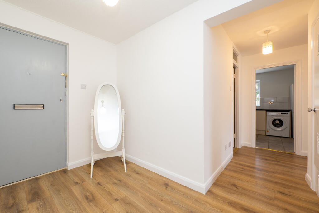 Apartment in Sutton - View 4
