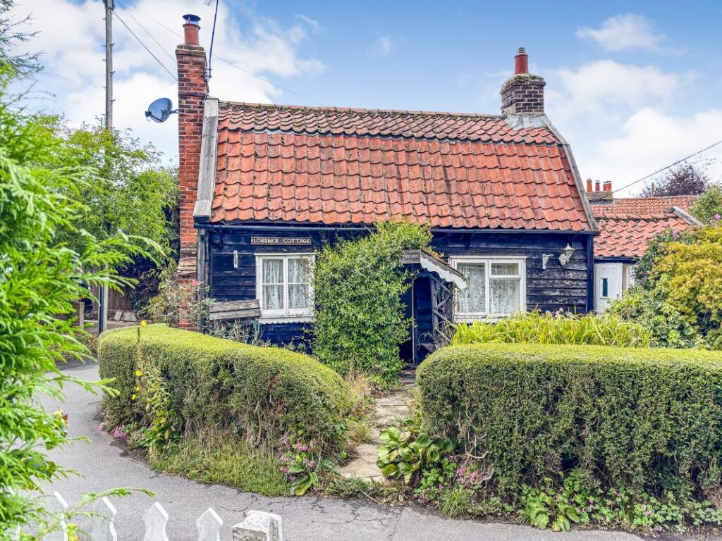 Main image of property: Florence Cottage, Back Lane, Great Oakley, Harwich, Essex, CO12 5AR