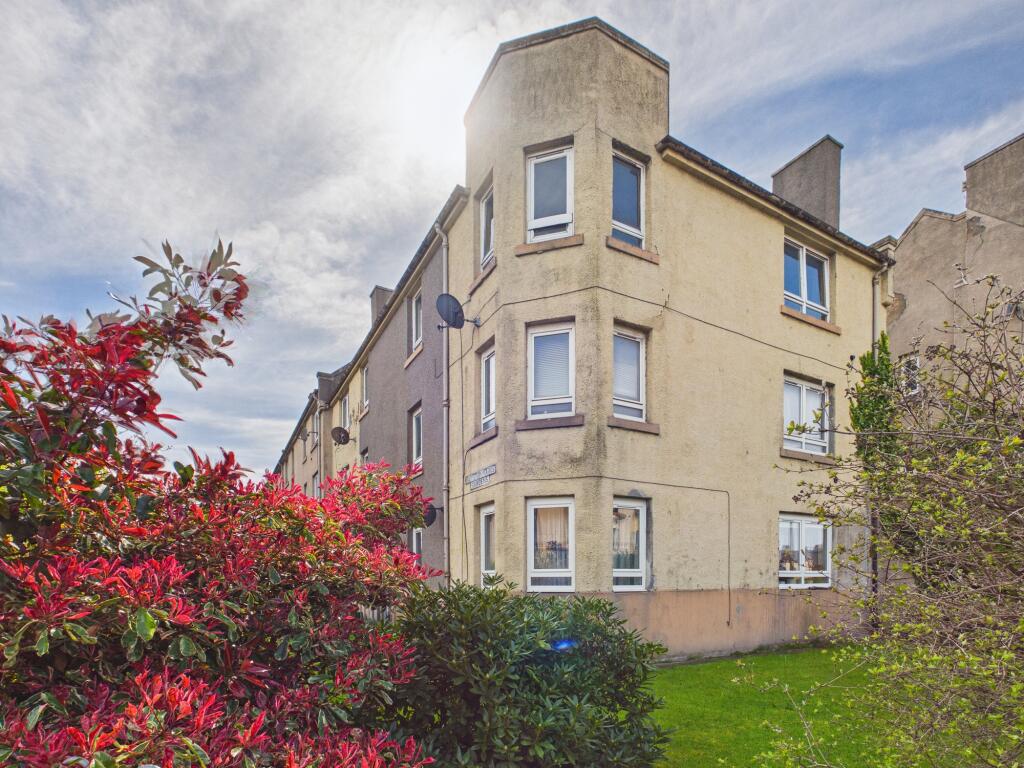 Main image of property: Royston Mains Gardens, Pilton, Edinburgh, EH5