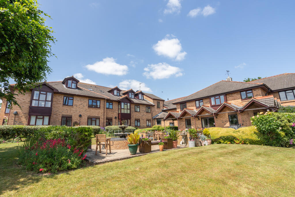 Main image of property: ST CHRISTOPHERS GARDENS, ASCOT BERKSHIRE, SL5 8LZ