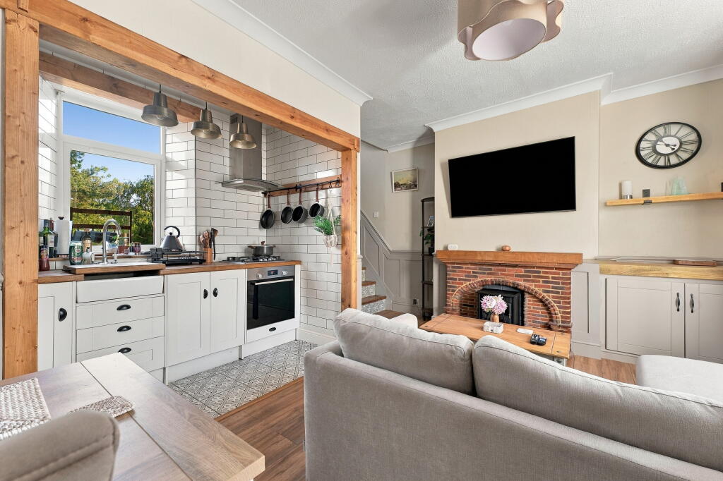 House in Sheffield, Stocksbridge - More
