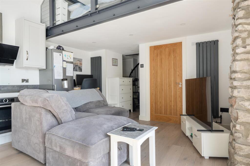 House in Patchway, Olveston - View 5