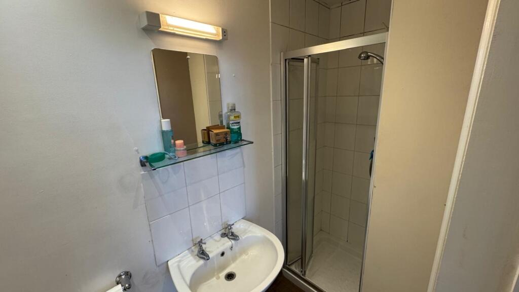 6 bedroom terraced house for rent