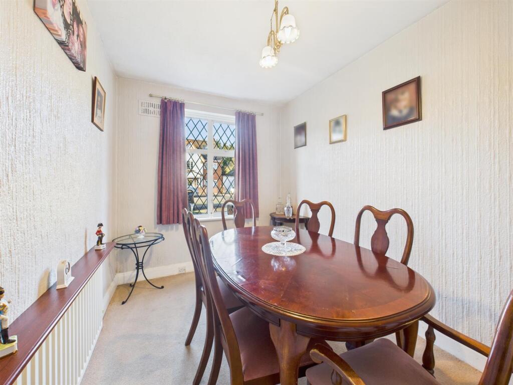 Elmbridge Drive, Ruislip photo 2