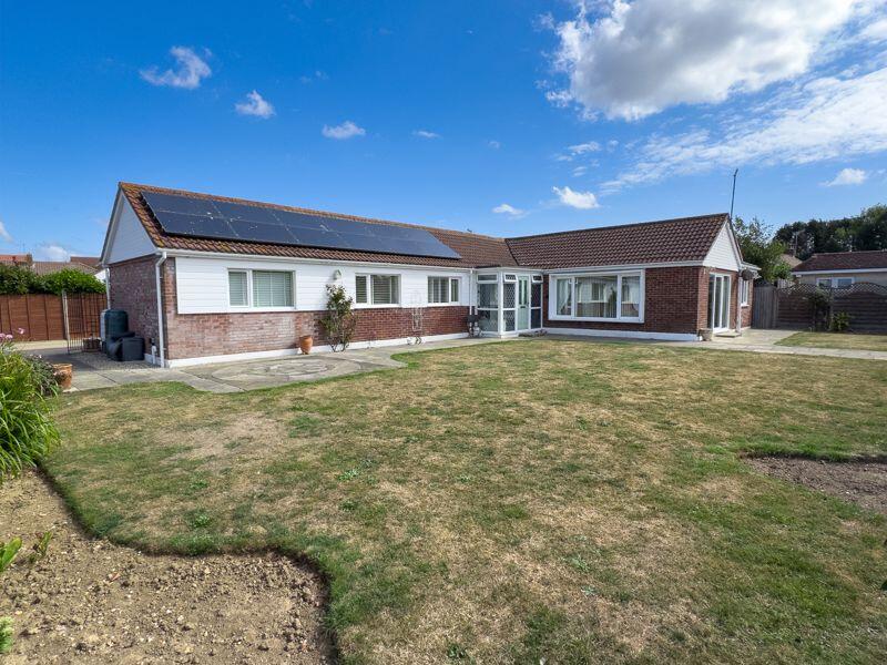 3-bed bungalow on 15, Whitelands, £525,000