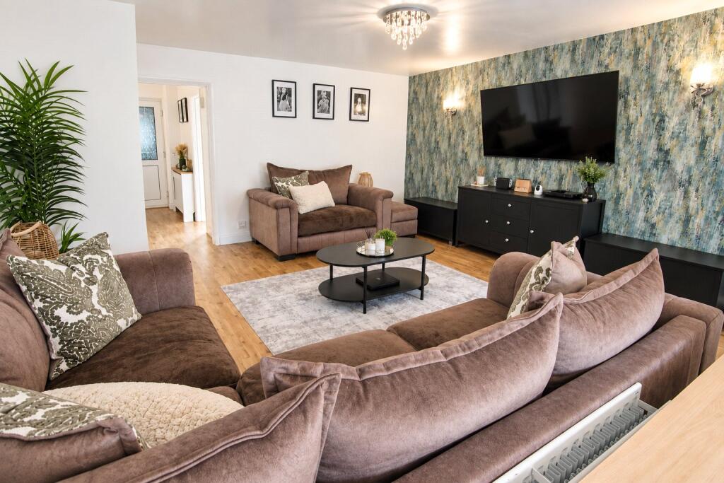 House in Flitwick, Central Bedfordshire - More