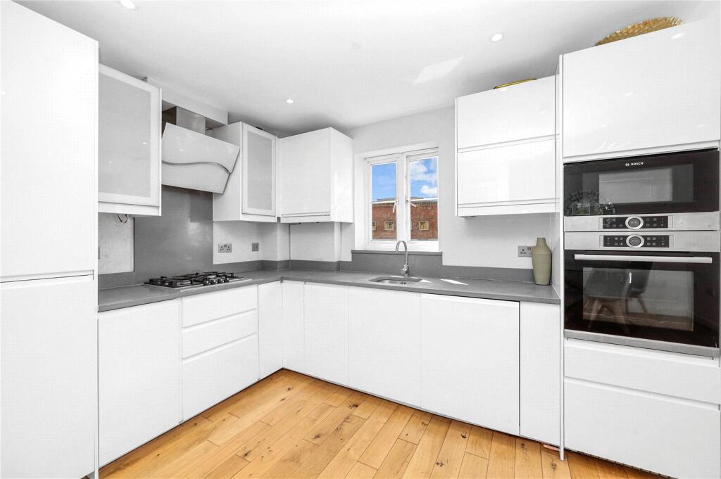 2-bed apartment on 50, Kelly Avenue, Peckham, SE15, £350,000