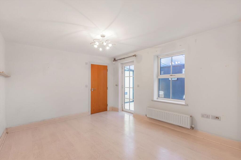 House in Walton-on-Thames, Surrey - View 5