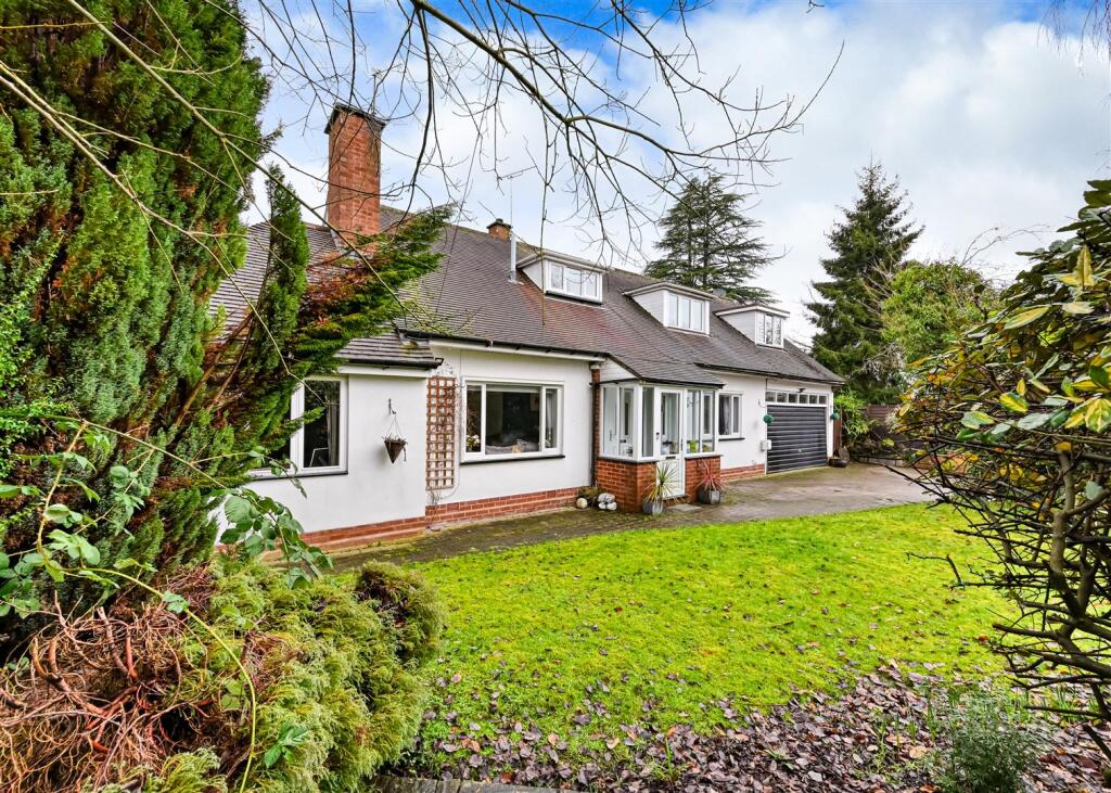 Main image of property: 25 Clifton Road, Stockwell End, Tettenhall, WV6 9AN