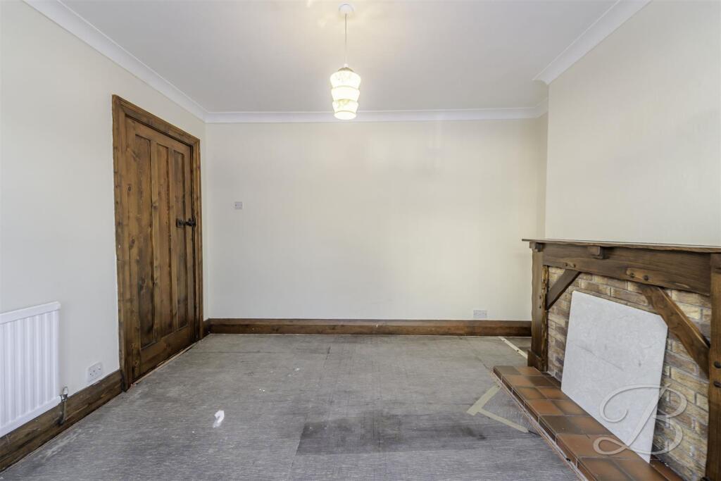 House in Mansfield, Nottinghamshire - More