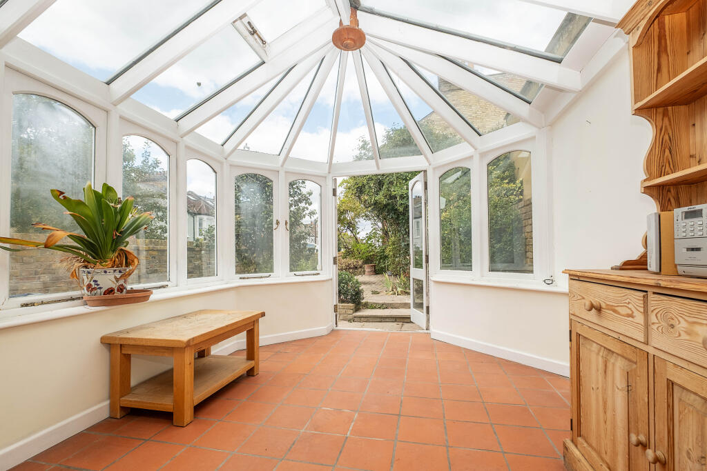 House in London - View 5