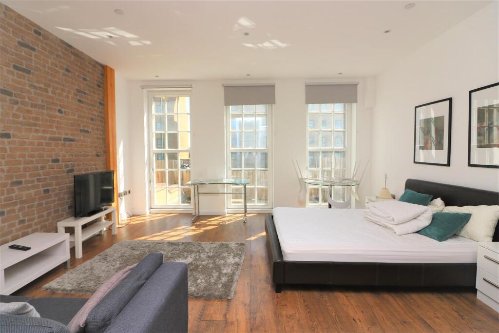 Main image of property: 657 Commercial Road, Limehouse, E14