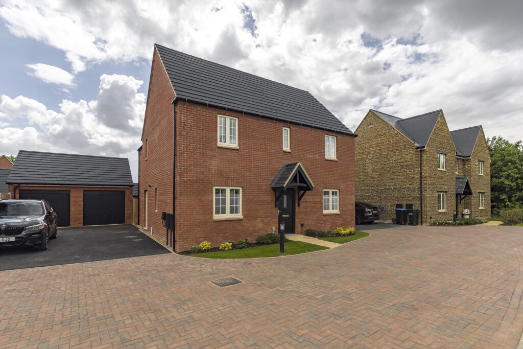 Main image of property: Waters Lane, Banbury, OX17