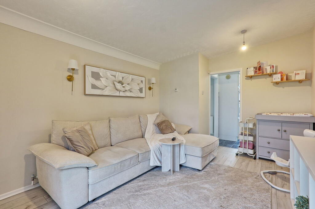 The Belvedere, Burnham-on-crouch, CM0 8AW photo 3